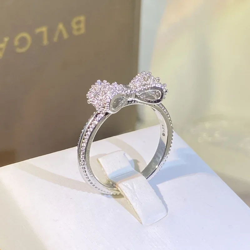 Tie Clip Silver - Anillo de lazo elegante con deslumbrante