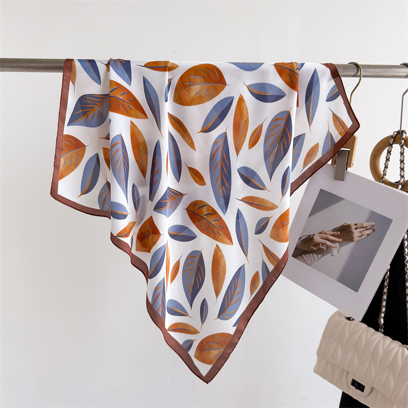 Scarf Silk Square - Bufandas cuadradas con estampado de marca