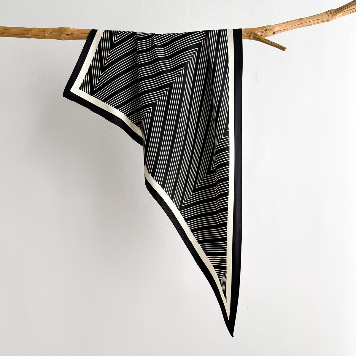 Pañuelo Triangular de Seda de  - Ascot Neck Scarf reseña y precio